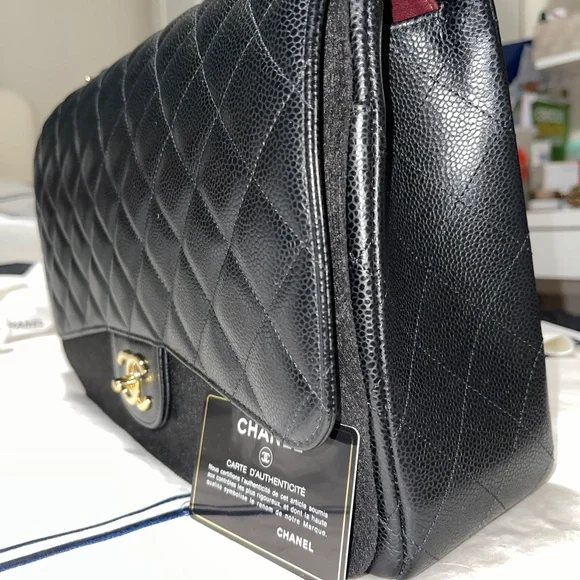Authentic Chanel Timeless Classic Maxi DoubleFlap Caviar Leather w/Gold hardware - Picture 7 of 14
